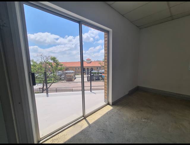 2,344M² OFFICE TO LET IN VORNA VALLEY